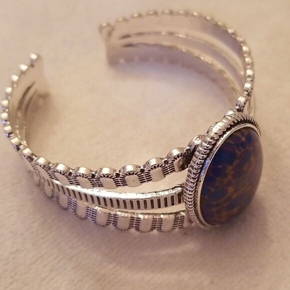 Silver cuff bracelet with blue purple stone - Picture 9 of 13
